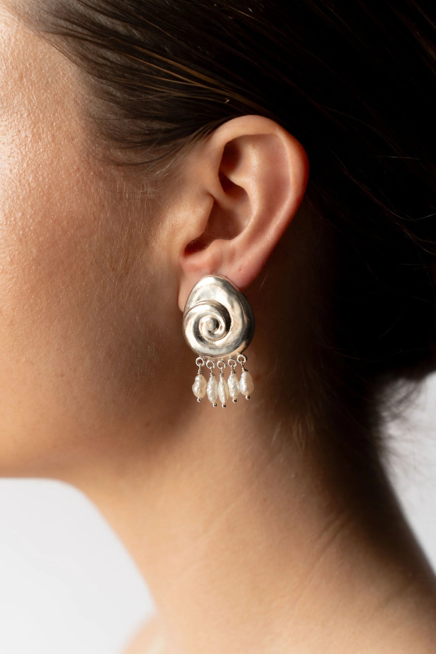 AMANDA HUNT Large Compass Earrings With Pearls