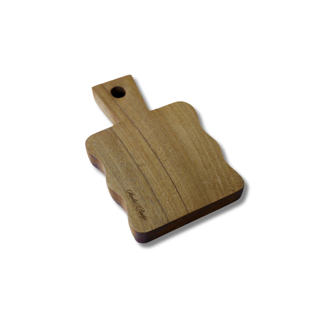 STUDIO BADGE Wavy Walnut Board